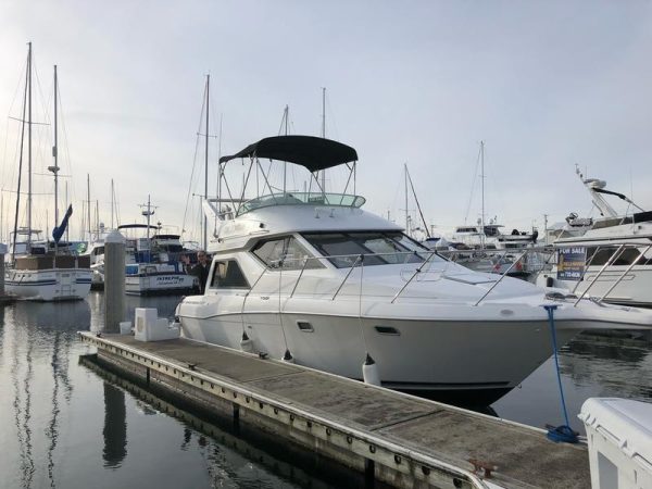2000 Bayliner  3258 Command Bridge