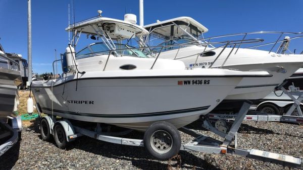 2000 Seaswirl Striper 2100