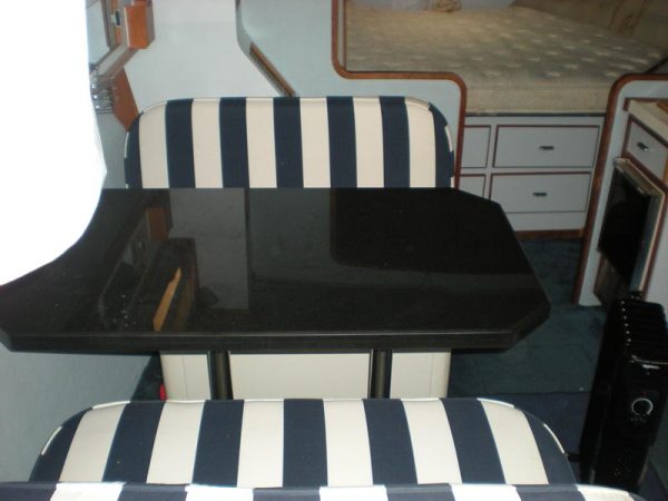 1988 Sea Ray Sundancer 340 - Image 15