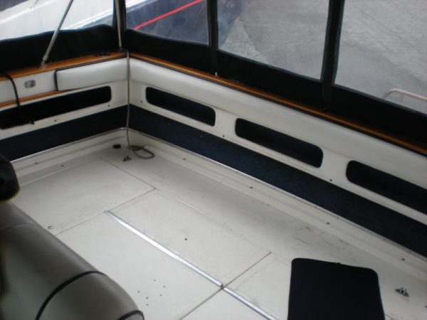 1988 Sea Ray Sundancer 340 - Image 9
